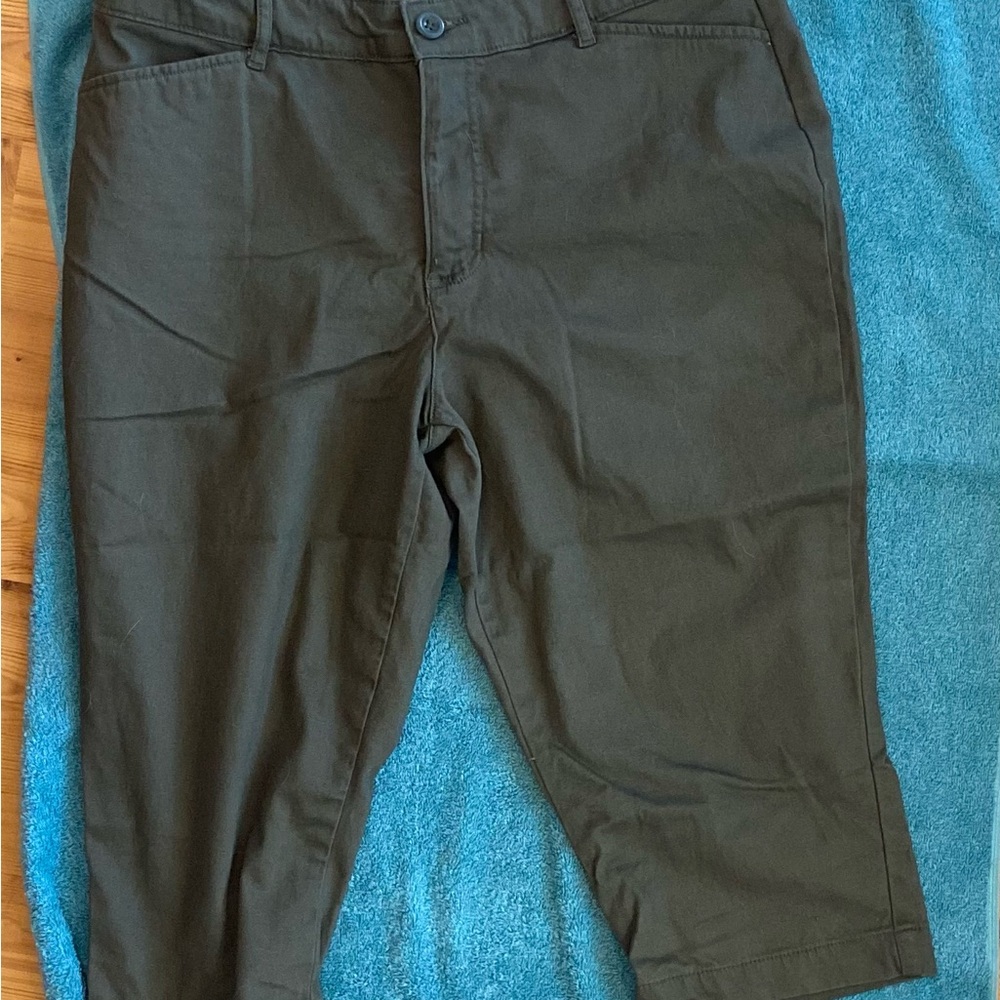 St. John's Bay Green Capris Cotton Blend Casual